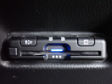 ■【ETC車載器】が装備されています。セットアップをしてお渡しとなり、ETCカードを差し込むだけで高速道路の利用が可能です。