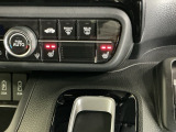 運転席/助手席シートヒーターで寒い日もすぐに温かくなり快適に過ごせます。2段階の温度調整が可能です