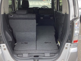リアシートは分割で畳倒せるので、乗車人数や荷物の量によって使い分け出来ます。