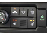 運転席・助手席に2段階の温度調整があるシートヒーターを装備。寒い朝、車に乗り込んですぐにシートヒーターをオン!温かさが広がり、冷たい朝も快適に始まります♪