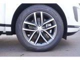 19インチアルミ&rdquo;スタイル5136&rdquo; 235/55R19 ピレリ オールシーズンタイヤ装着。