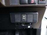 コーナーセンサーを車の前後に装備。障害物までの距離に応じて警告音を変えてお知らせ。縦列駐車時や駐車場・車庫などでの取り回しをサポートします。詳細は販売店スタッフまでおたずねください。