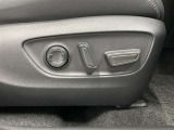 パワーシート搭載。微妙な調整が手軽にでき、ピッタリのポジションで運転することが可能です。