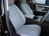 (パワーシート)運転席にはメモリー機能付きパワーシートが装備されます。3パターン記憶させる事ができ、誰かが乗った跡でもすぐに自分のポジションに戻す事が出来ます!