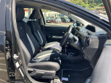 運転席・助手席です