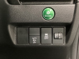 ハンドルの右側にはヘットライトリベライザーとVSA(ABS+TCS+横滑り抑制)の解除スイッチがついています。ヘッドライトリベライザーは道路状況や積荷の加重に応じてライトの高さを調節できます。
