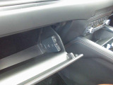 ETC車載器搭載です。助手席前に装着されております。