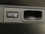 パワーバックドアは荷物の出し入れがしやすい優れもの!スイッチひとつで重たいバックドアが締まります!日用品の大量買い出しにも大活躍!