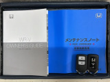 スマートキーは鍵をバッグに入れたままでもドアロックの開閉やエンジンのON・OFFができます。夜間や雨の日も鍵を探さなくて良いので便利です。