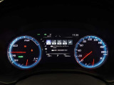 とっても見やすいメーターです。夜間時はラグジュアリーな気分にさせてくれる照明が魅力ですので、夜のドライブも楽しみになりますよ♪