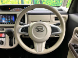 インテリアに合わせたデザインのステアリングは、運転される方のことも考え、運転しやすい形状、大きさです。是非一度、実際に触ってお確かめください。