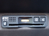 ■【ETC車載器】が装備されています。セットアップをしてお渡しとなり、ETCカードを差し込むだけで高速道路の利用が可能です。