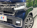 【LEDヘッドライト】悪天候や夜間走行時も良好な視界を確保し安心して運転できる高輝度LEDヘッドライトを装備!点灯速度が早く、消費電力も抑えられています。
