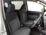 高いホールド性で運転姿勢が安定します。長距離ドライブでも疲れにくいのが魅力です。快適なドライビングライフをお送りください♪