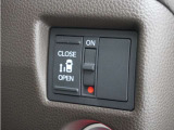 ◆片側電動スライドドア◆狭い駐車場でも乗り降りが楽々♪お子様が隣の車にドアを当ててしまう心配もございません!小さなお子様連れの方もこれで安心。
