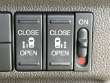 【両側パワースライドドア】スマートキーや運転席のスイッチで後席両側スライドドアの開閉が可能♪電動だから力を入れてドアを開ける必要が無く、小さなお子様でも簡単に開け閉めでき快適です♪