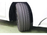タイヤサイズ 215/45R17。