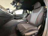 自動車保険も純正のクオリティを。BMWの正規ディーラーのみが取り扱い可能な、BMW専用自動車保険。専任のスタッフが皆様のカーライフを24時間365日サポート致します。