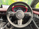 【純正革巻きステアリング】上質な革を使用することで、手にしっかり馴染みとても運転しやすいハンドルです♪