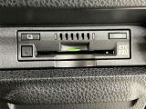 高速道路で便利な【ETC2.0】を装備しています。光ビーコン搭載で渋滞情報などナビゲーションと連動することで機能も充実いたします。他、観光施設に立ち寄るための高速料金割引サービス等もございます。
