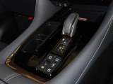 電動パーキングブレーキ・ブレーキホールドを装備してます。ホールド機能は信号待ちが多い一般道で疲労軽減になり、大好評です!