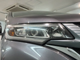 LEDヘッドライトは、点灯の瞬間から最大光量を発揮し、突然暗くなるトンネルなどでの安定感を高めます。