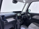 ダイハツのお店では、ダイハツ車を知り尽くしたプロフェッショナルが、専用の診断機器を使って各システムを点検しております。
