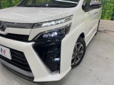 【LEDヘッドライト】悪天候や夜間走行時も良好な視界を確保し安心して運転できる高輝度LEDヘッドライトを装備!点灯速度が早く、消費電力も抑えられています。