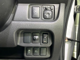 【電動格納ミラー】サイドミラーは電動格納式となっており、狭い駐車場でもキズがつくリスクを抑えられます。