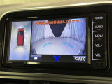 【フロントカメラ】運転席に座った状態で死角になりやすいクルマの前の様子まで確認でき安全ですね♪