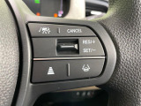 【アダプティブクルーズコントロール】高速道路での長距離走行が楽に!!自動で速度を保つクルーズコントロールが、衝突軽減システムと連携し、前方の車両を感知して車間を保つように速度調節してくれます!!