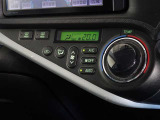 車内を快適に、オートエアコンを装備しています。