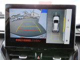 (パノラミックビューモニタ-)車を上から見たような映像で死角もバッチリ確認できます。