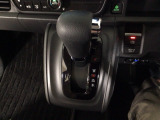 オートマチックシフトレバーは、手になじみ操作しやすい形状で安全運転にもつながります♪