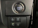 電子カードキーを携帯しているだけでエンジンの始動ができるプッシュボタンスタートを装備しています☆
