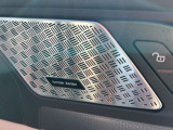 お気に入りのお車があれば、ぜひステアリングを手にしてください。稀少モデルも鋭意取り揃え、幅広いニーズにお応え致します。スタッフ一同皆様のご来店を心よりお待ち申し上げます。