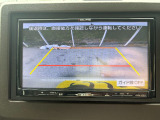 バックで駐車するのは苦手・・・。というそんなあなたでもご安心していただけるハズ!!安心のバックモニター付です☆リアカメラは切り替えが可能。状況に合わせて2つの視点が選べ後退時の安心感を高めます。