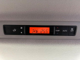 【リアオートエアコン】広い後部座席には必須の機能!風量や温度を自動で調整し前席と同様な車内環境にしてくれるリアオートエアコンを装備。夏の暑さも冬の寒さもストレスなく快適にお過ごしいただけます♪