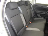 安全性と快適性を追求した、少し硬めのシート。 これは長時間の運転や渋滞などの状況でも、身体の疲労度が少ないことを求めたものです。
