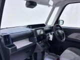 ダイハツのお店では、ダイハツ車を知り尽くしたプロフェッショナルが、専用の診断機器を使って各システムを点検しております。