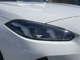 また、BMW正規認定中古車は、エマージェンシーサービスが自動付帯。24時間365日、皆様のカーライフをサポート致します。確かな安心のうえで、「駆けぬける歓び」をご堪能ください。