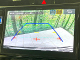 【バックカメラ】駐車時に後方がリアルタイム映像で確認できます。大型商業施設や立体駐車場での駐車時や、夜間のバック時に大活躍!運転スキルに関わらず、今や必須となった装備のひとつです!