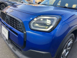 リング型のデイライトとウィンカーランプがなんともMINIならではで目立ちます!夜も安心な明るいLEDヘッドライトです!