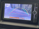 【バックカメラ】駐車時に後方がリアルタイム映像で確認できます。大型商業施設や立体駐車場での駐車時や、夜間のバック時に大活躍!運転スキルに関わらず、今や必須となった装備のひとつです!