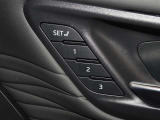 運転席のパワーシートは3名様分までメモリー機能付きです。