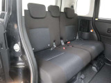 見えないところまで徹底洗浄!中古車をキレイで気持ちよくお乗りいただけるよう、トヨタ認定中古車はしっかりクリーニング。エンジンルームやシートを外した洗浄まで目に見えないところまで徹底的に洗浄しています。