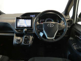 見通しのよいすっきりとした視界で、誰でも運転しやすいです。運転のしやすさは疲れにくさにも繋がりますよ♪