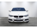 BMWのまさに「顔」ともいえる「キドニー・グリル」は、他の追随を許さない存在感を誇り、「キドニー・グリル」を見かけただけでBMWの風格を感じさせます!!