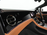 ベントレーは全てオーダーでの発注となっておりますので同じ車種でもステッチやベニヤ部分でまったく違う表情を感じることができます。