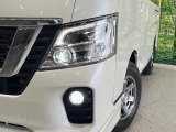 【LEDヘッドライト】悪天候や夜間走行時も良好な視界を確保し安心して運転できる高輝度LEDヘッドライトを装備!点灯速度が早く、消費電力も抑えられています。